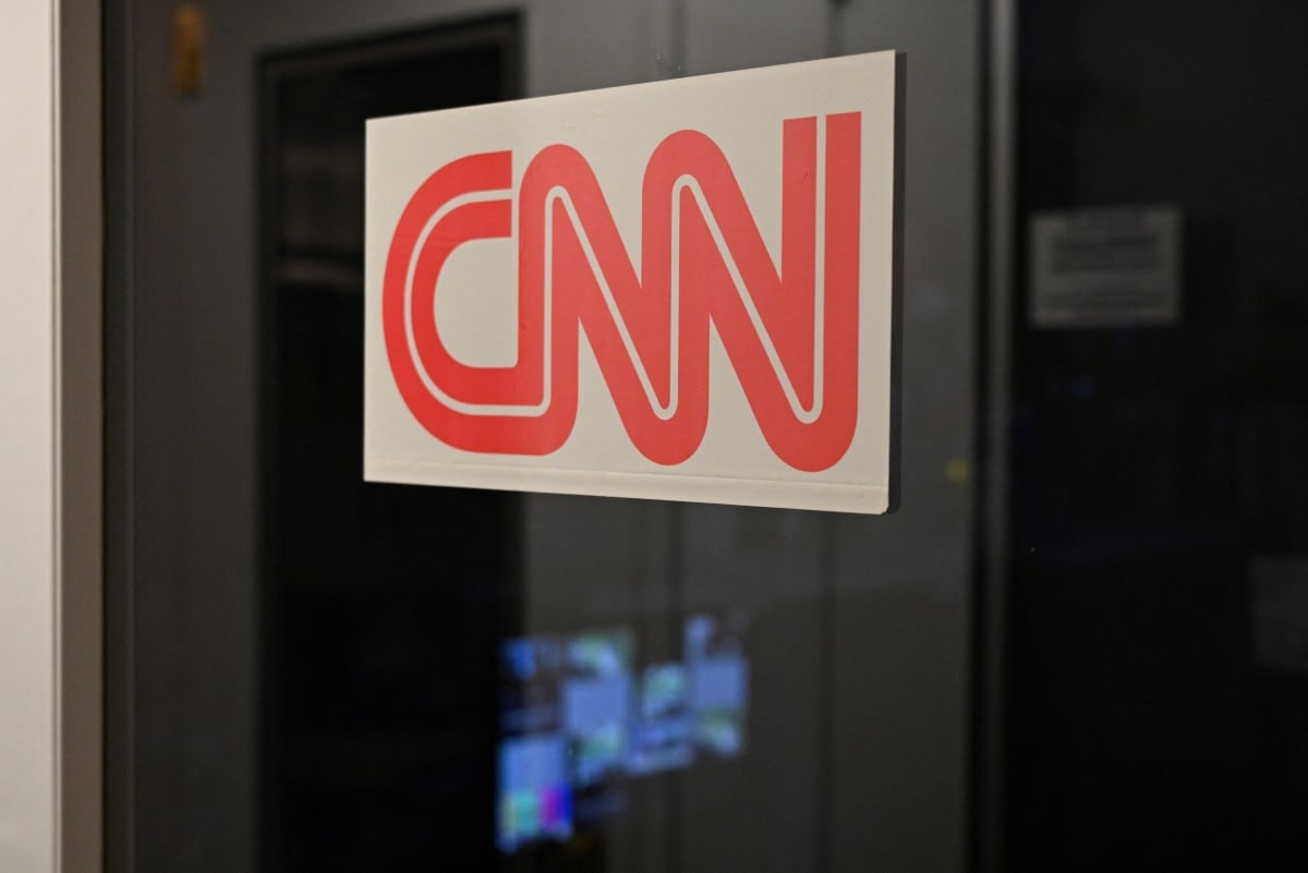 Un letrero de CNN en la sala de prensa de la Casa Blanca se observa en Washington D. C., el 21 de septiembre de 2026.
