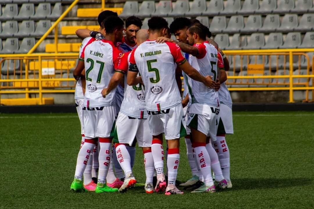 Los jugadores de Guanacasteca celebraron a lo grande su empate en el último minuto ante el Sporting FC.