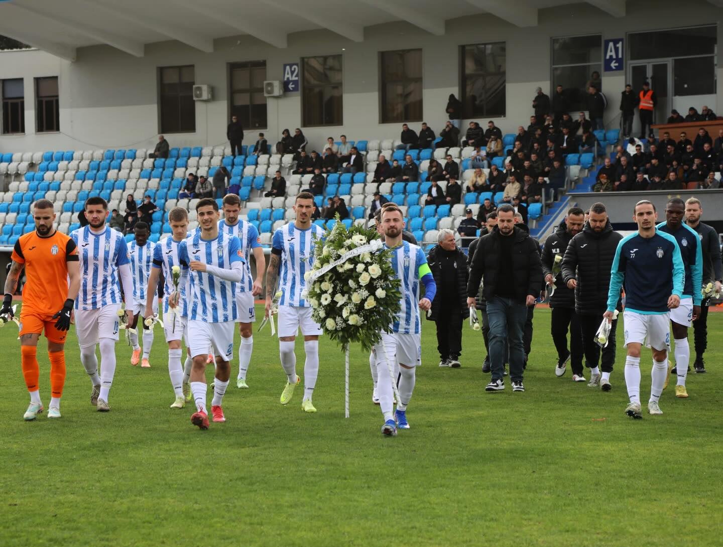 Homenaje hija Freddy Álvarez. Foto Facebook FK Tirana.