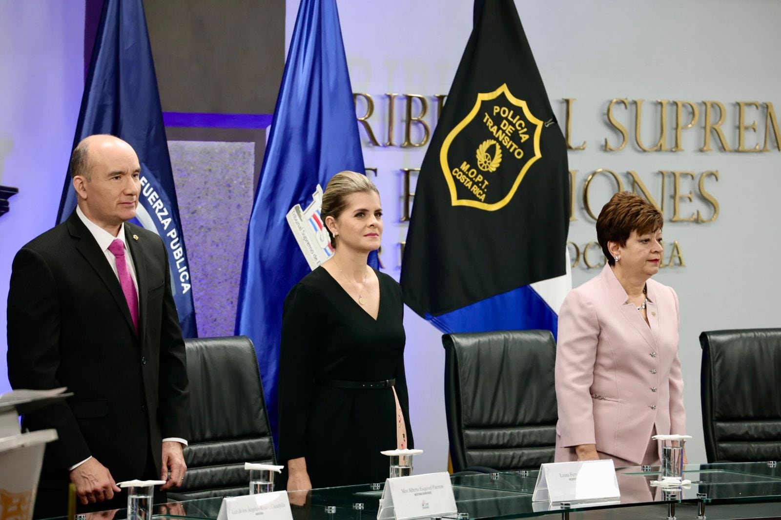 El Tribunal Supremo de Elecciones (TSE) entregó las credenciales a Laura Fernández como presidenta electa de la República.