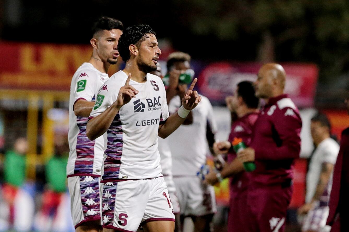 24/01/2024/ Juego entre el Club Sport Herediano vs Deportivo Saprissa por la jornada 4 del torneo clausura de la copa Promerica en el estadio Carlos Alvarado de Santa Bárbara de Heredia / Foto John Durán