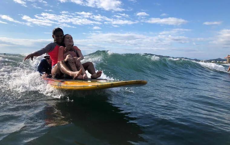 La publicación resaltó como todas las personas pueden surcar olas, avanzar por senderos o lanzarse por encima de los árboles sin ninguna molestia, gracias a la adaptación de los servicios. Foto: Cortesia ICT