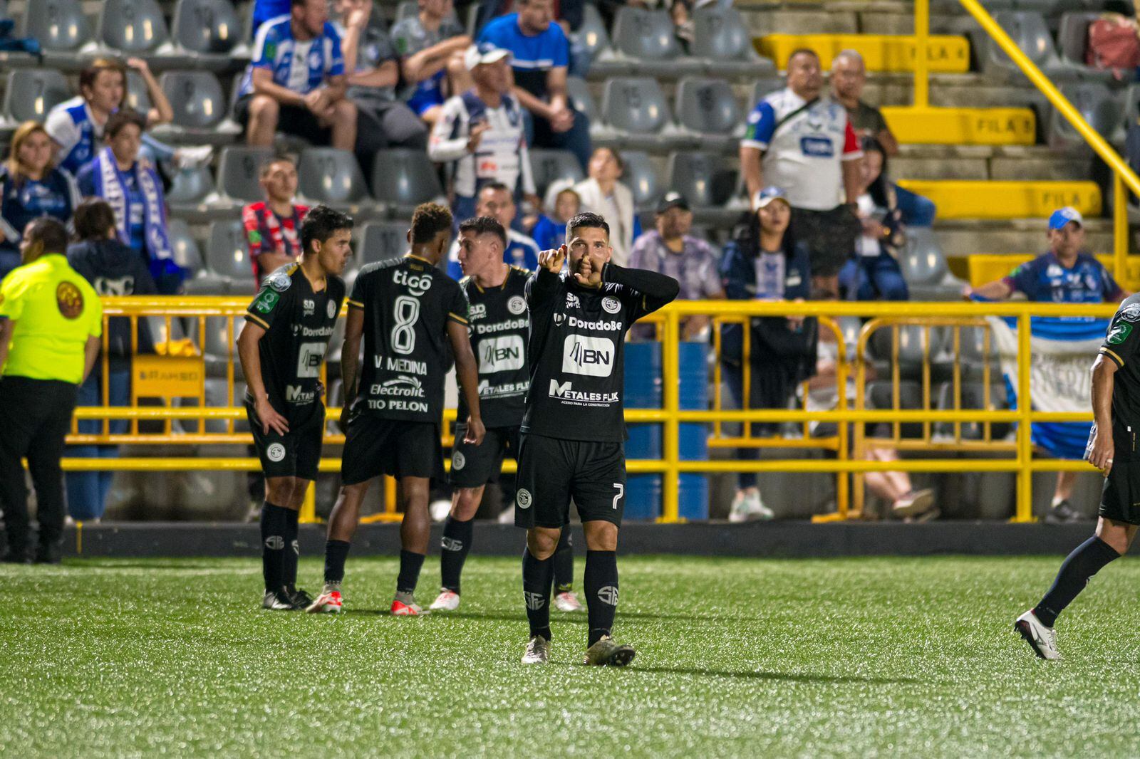 Con sus dos anotaciones ante Cartaginés, Steven Cárdenas se convirtió en el goleador histórico de Sporting.