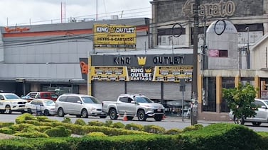 Gatilleros asesinan a un hombre dentro de una tienda en pleno centro de Cartago y huyen en carro robado tras bajonazo