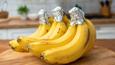 El truco casero que ayuda a conservar los bananos frescos por más tiempo y evita que se oscurezcan