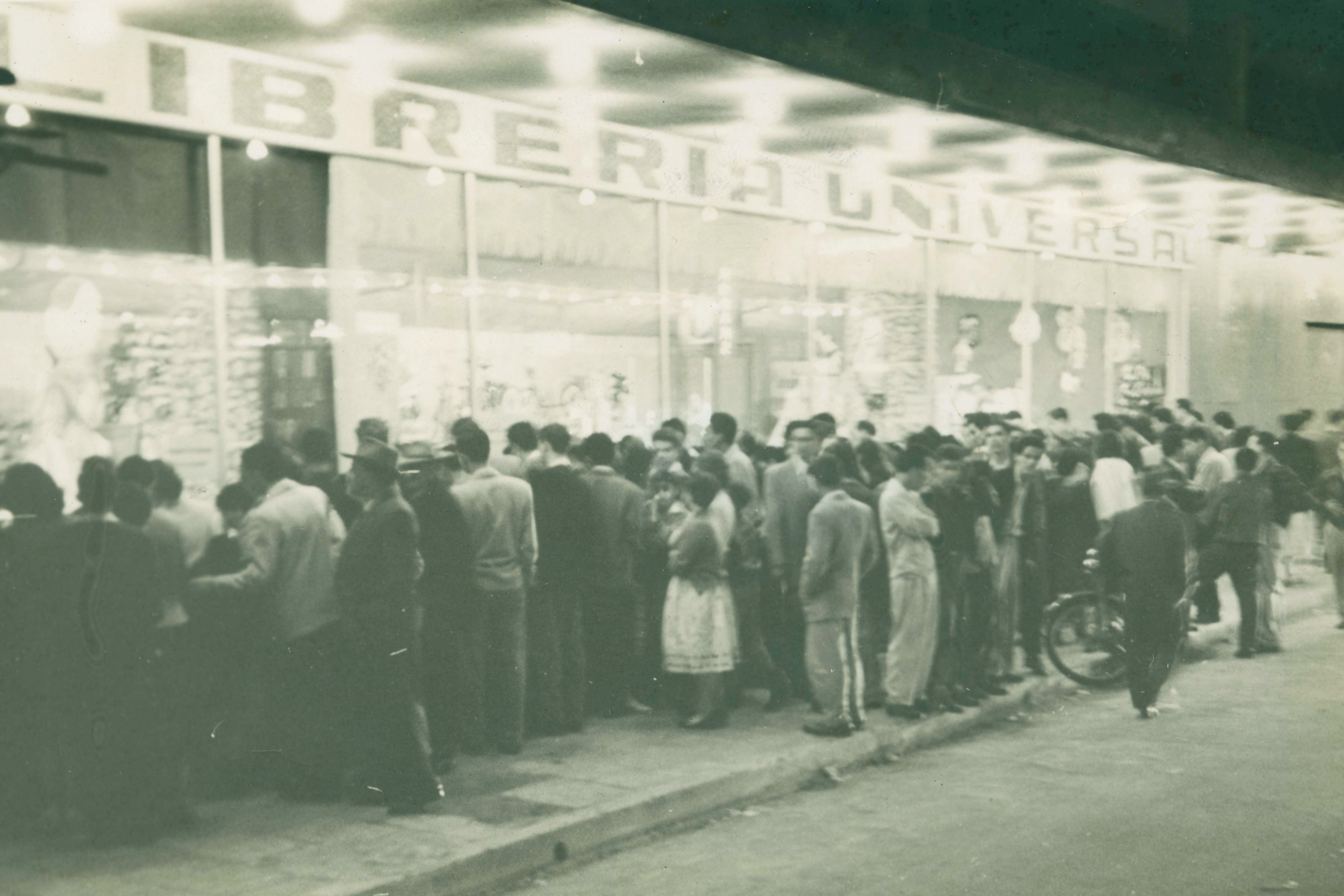 Universal: 100 años de soñar frente a la vitrina
