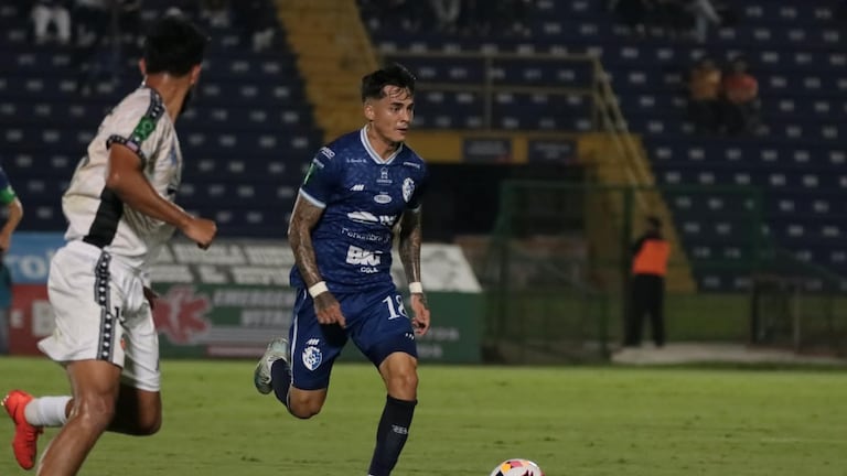 Carlos Barahona estuvo a un paso de Saprissa: hasta firmó un precontrato