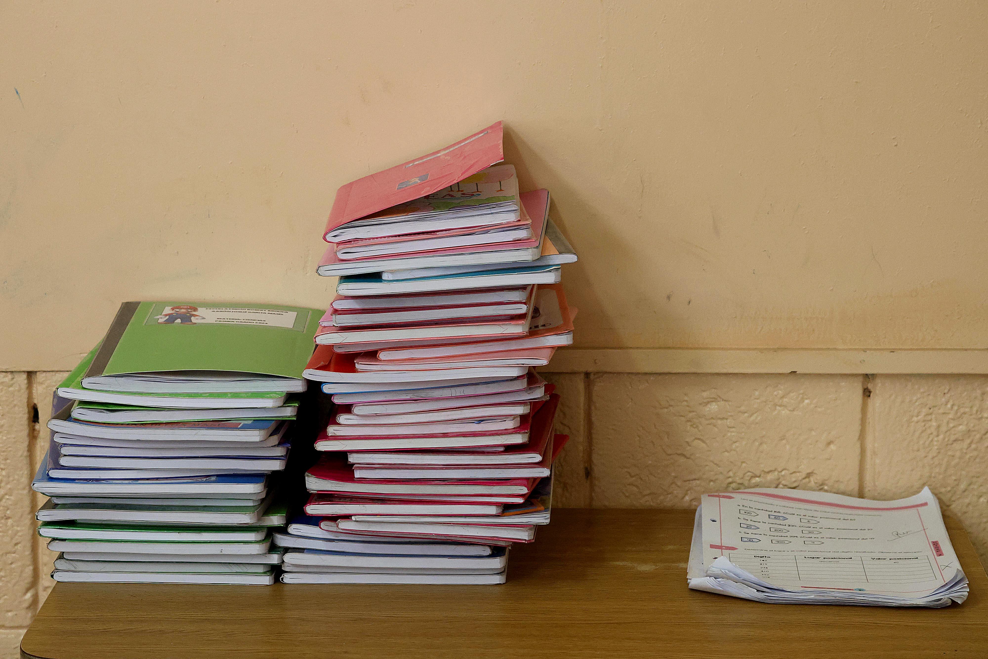18/04/2024 San Juan de Chicuá. Fotografías conceptuales de maestros y estudiantes escolares en la Escuela Emilio Robert Brouca. Foto: Rafael Pacheco Granados