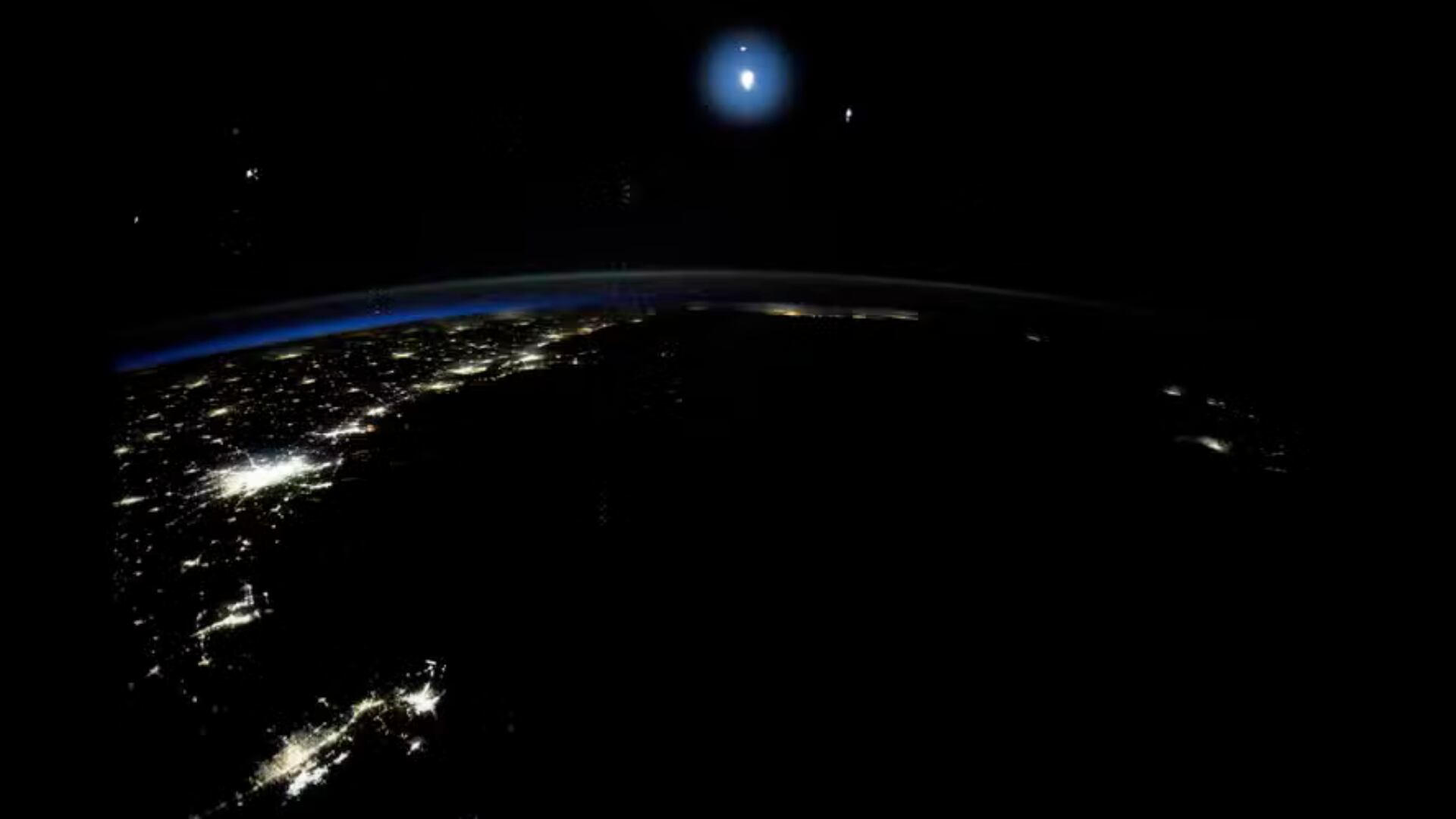 Cámara de la Estación Espacial Internacional registró en cinco minutos un espectáculo astronómico y atmosférico visible desde el espacio.