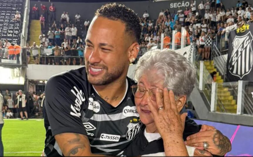 Neymar Jr.
Doña María, fiel aficionada al Santos
Santos FC
17 de febrero del 2026
Tomada del 'X' de Santos
