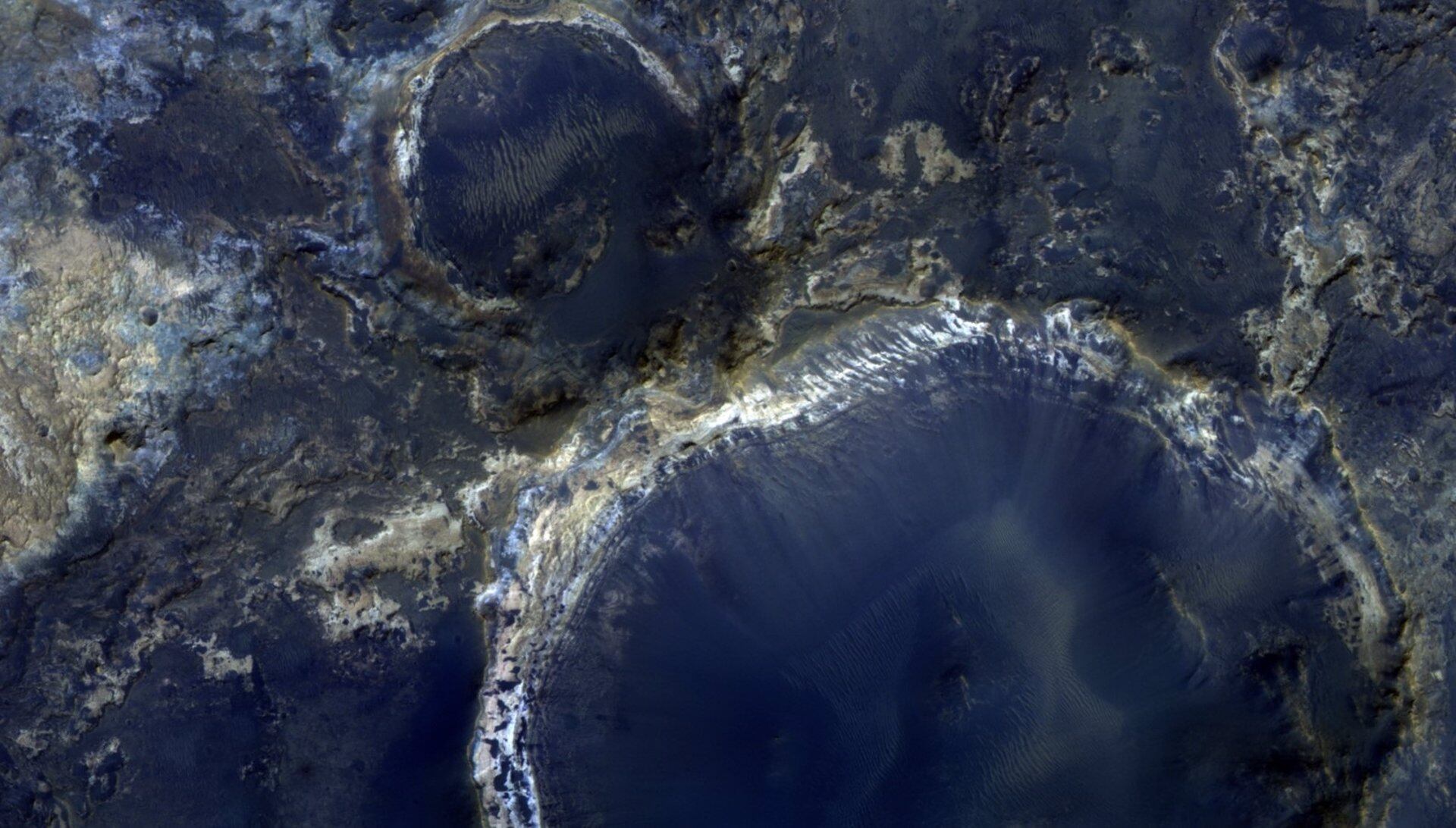 Imagen de Mawrth Vallis en Marte revela riqueza mineral y diversidad de colores, capturada por la misión ExoMars de la ESA.