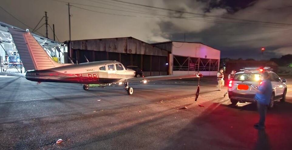 Varios testigos en la terminal y autoridades llegadas al sitio durante la noche del 15 de diciembre de 2023 dentro de la terminal. Fotografía: