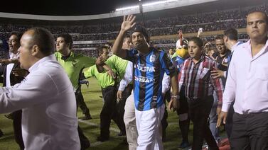 La afición del Querétaro le dio una gran bienvenida a Ronaldinho