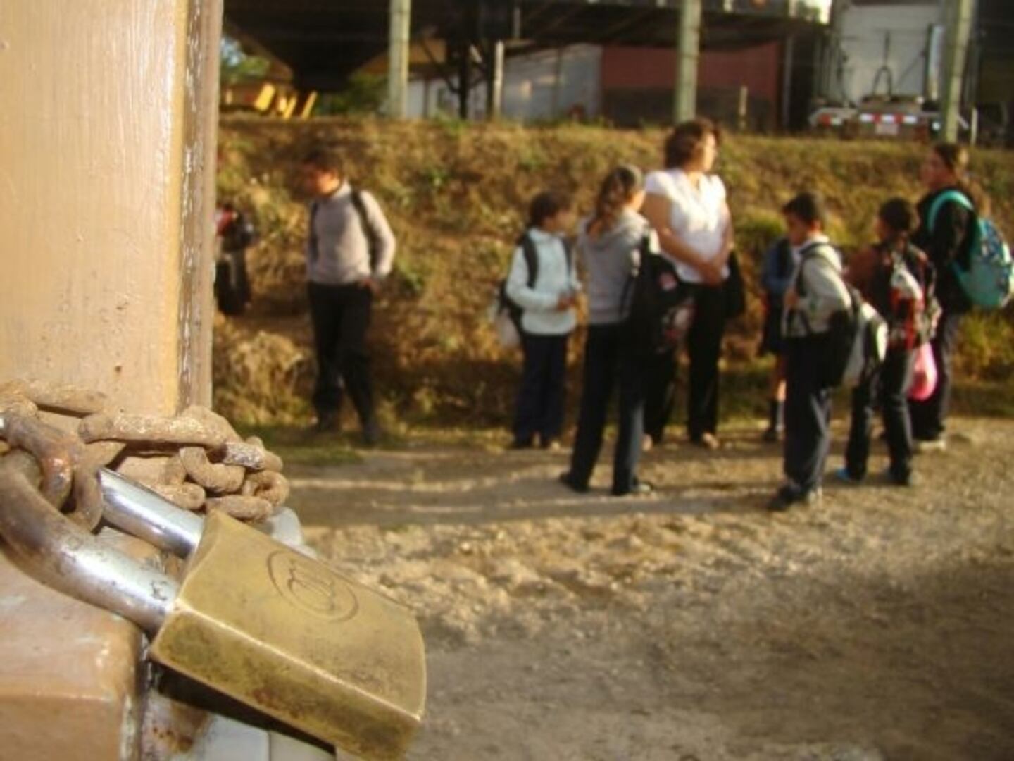 Junta cierra escuela en protesta por demolición | La Nación