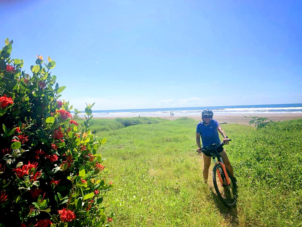 Isabel Román coordinadora del Estado de la Educación es amante a las bicicletas / Foto Cortesía