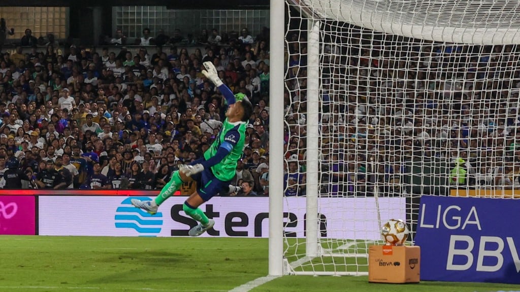 Keylor Navas tuvo un partido de seis paradas determinantes en la vuelta de la final de la Liga MX, entre Cruz Azul y Pumas.