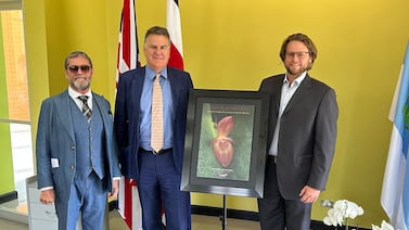 Costa Rica nombra orquídea en honor a diplomático europeo