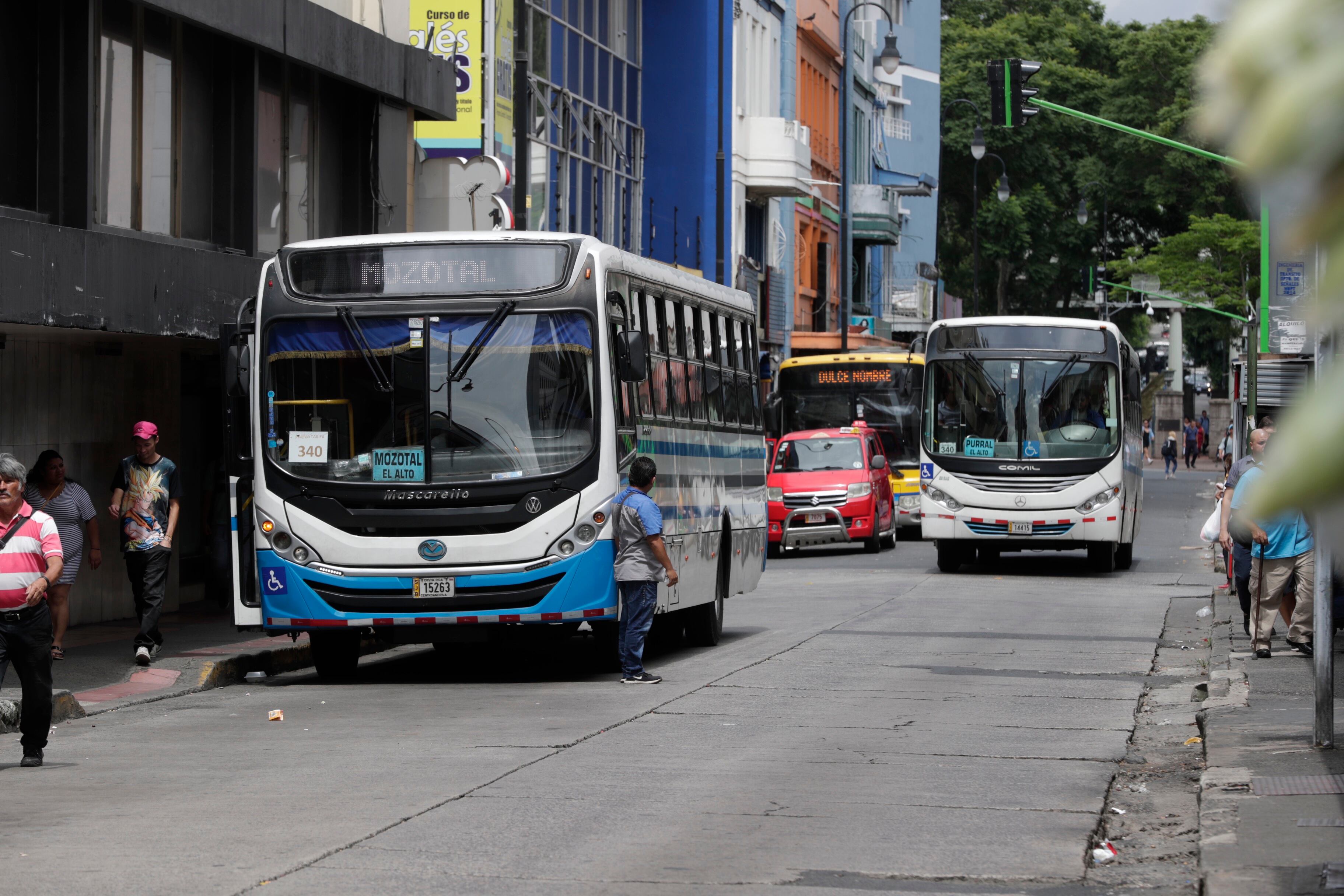 26/08/2019, San José, recorrido por las paradas de buses de Tibas, Guadalupe y San Pedro, ya que se quiere cambiar la forma en que funcionan estas paradas para evitar las presas que causan. Fotografía José Cordero