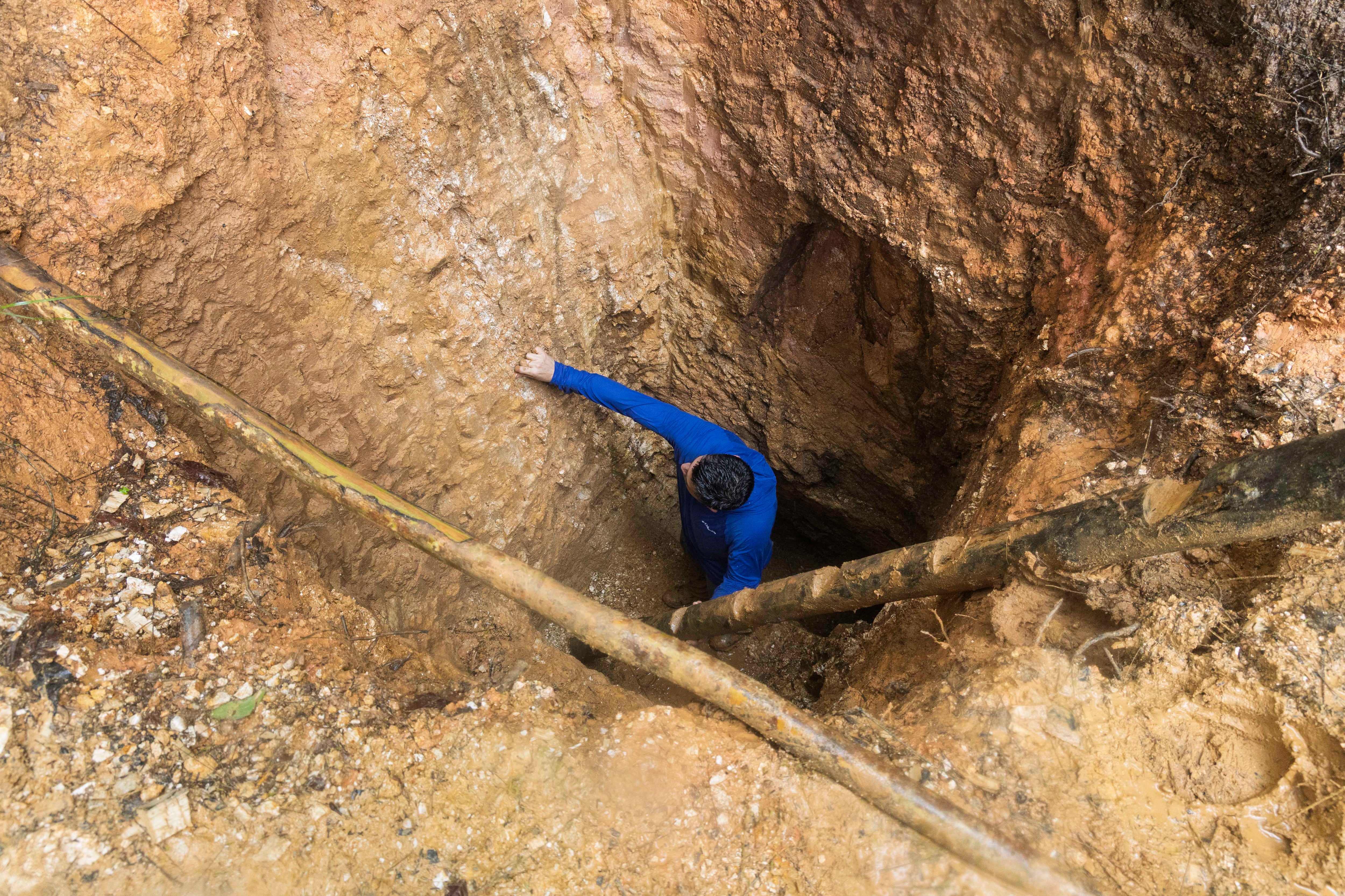 Túneles de extracción ilegal de 20 a 30 metros de profundidad en el cerro Conchudita.