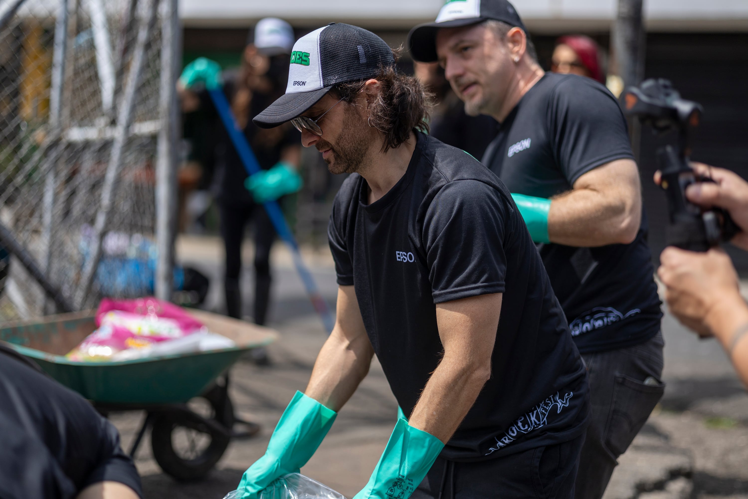 Varios músicos costarricenses lavaron las calles de San José.