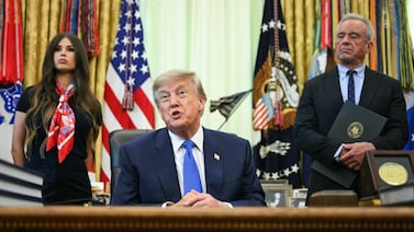 Trump decreta retraso a vacunas pediátricas y médicos reaccionan