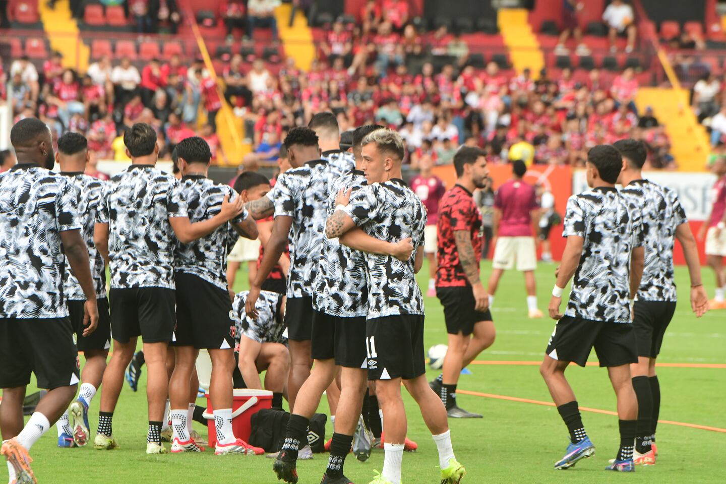 Alajuelense activa búsqueda de su nuevo entrenador: ¿Quién suena en la Liga?