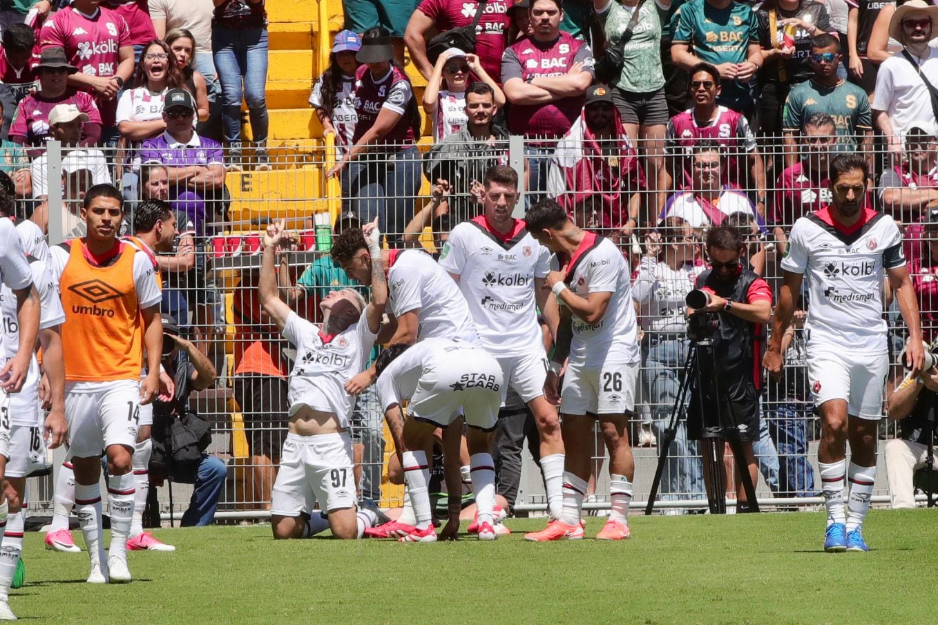 Anderson Canhoto marcó en el clásico para Alajuelense.