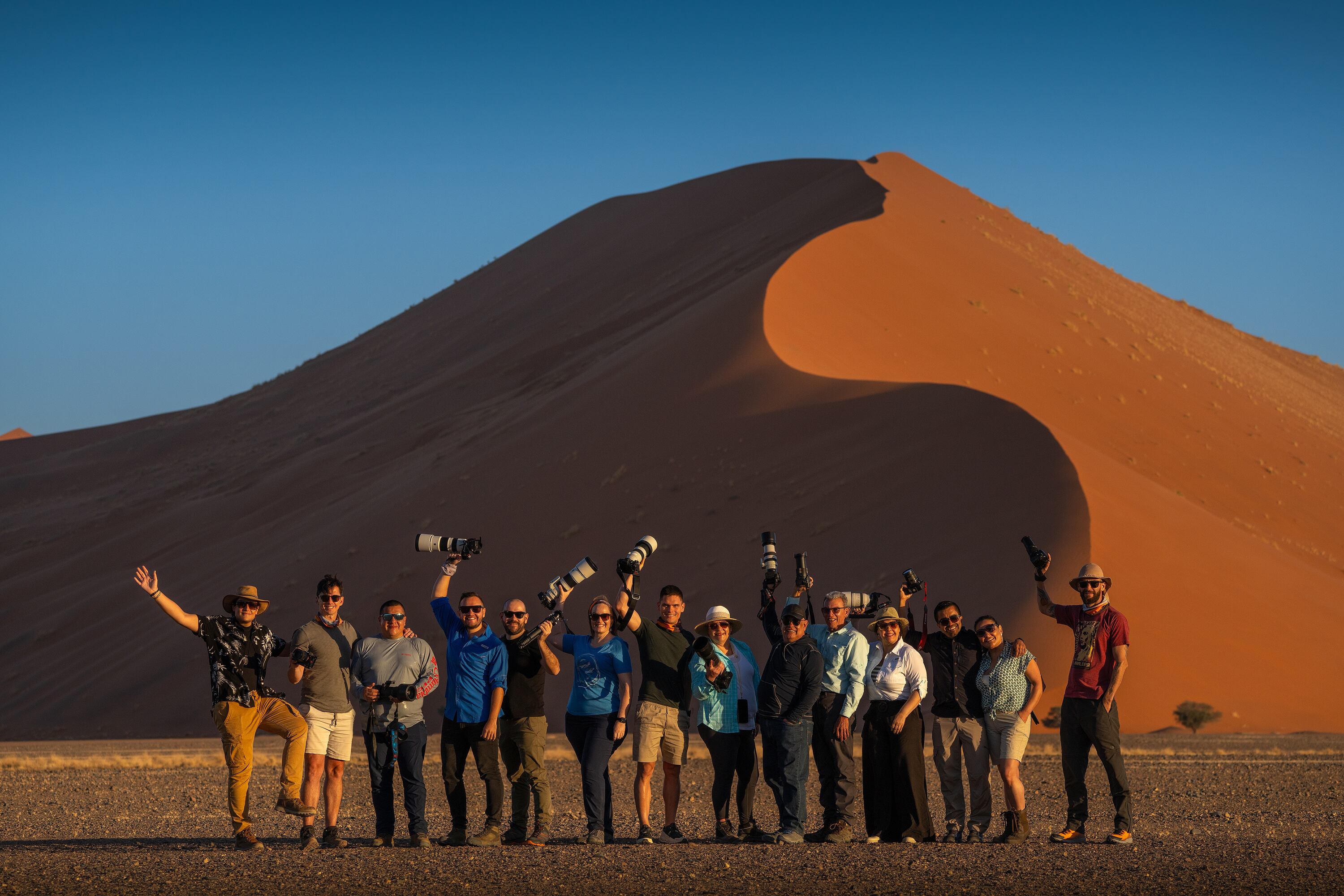 Cada grupo que acompaña a Luis comparte una búsqueda común: explorar el mundo a través de una mirada sensible y artística.