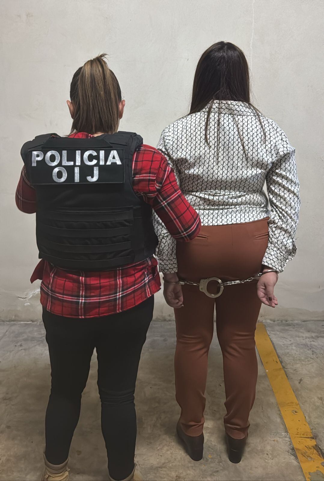 Agente del OIJ detuvo a funcionaria de la DIS, sospechosa de entregar información confidencial a un grupo narco