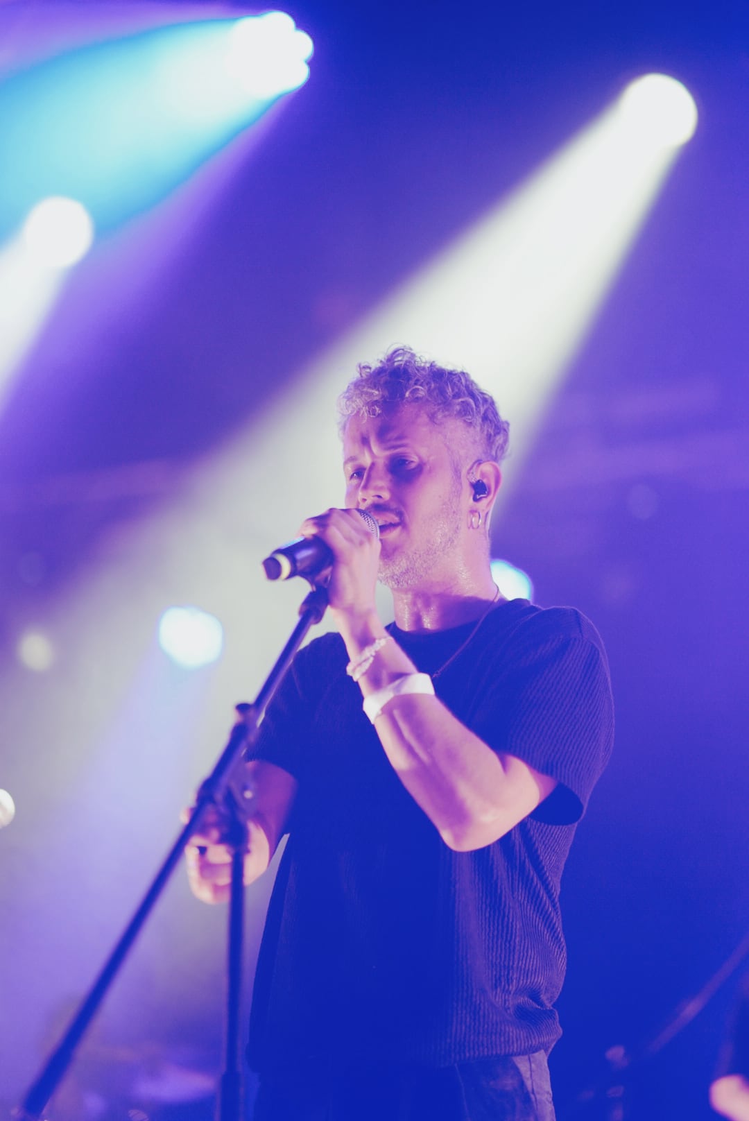 Vicente García en concierto en Costa Rica el 27 de abril de 2024 en Peppers