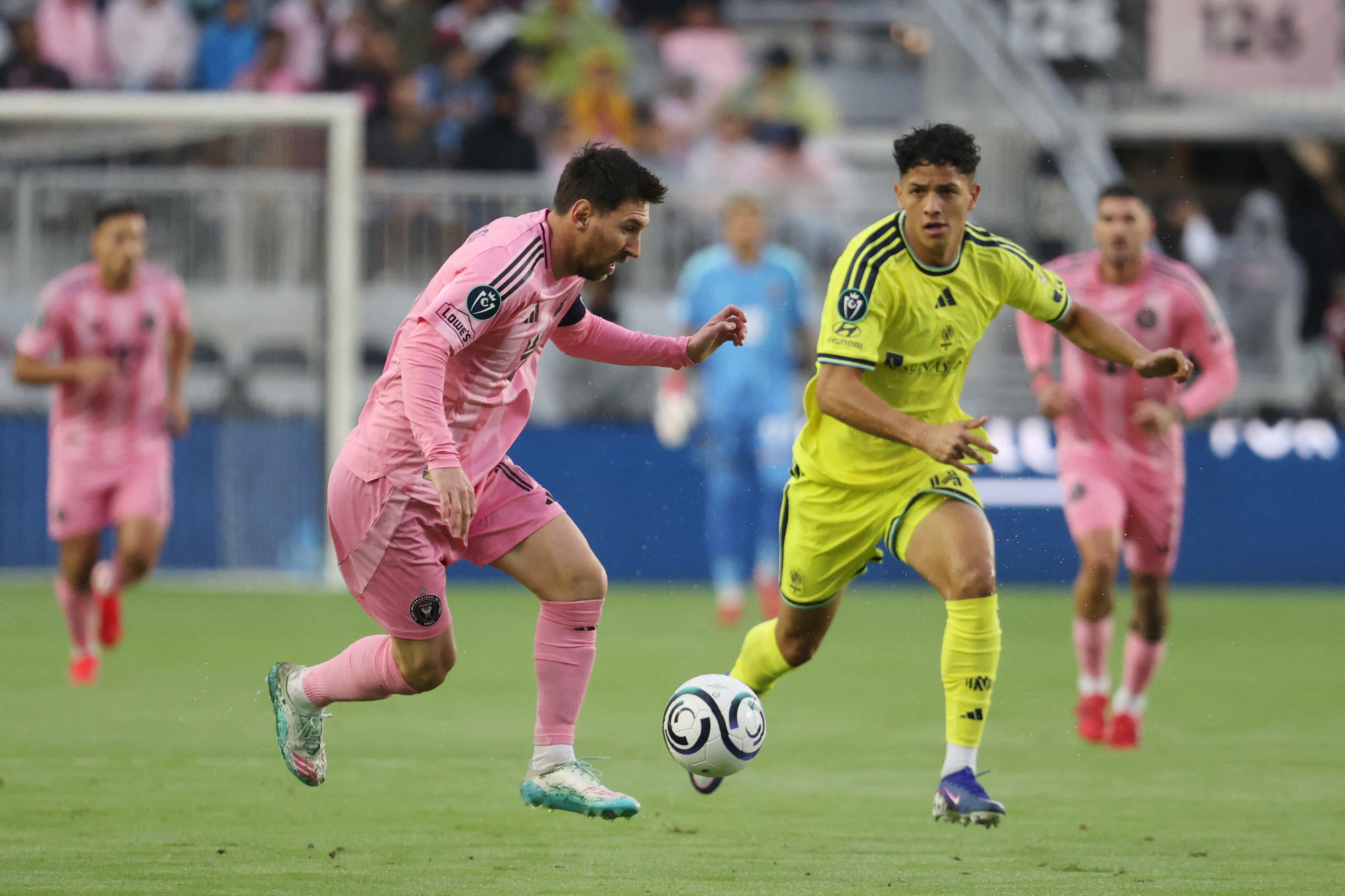 Lionel Messi y Warren Madrigal volvieron a estar frente a frente en el partido entre Inter Miami y Nashville SC. El equipo del tico sigue con vida en Concachampions.