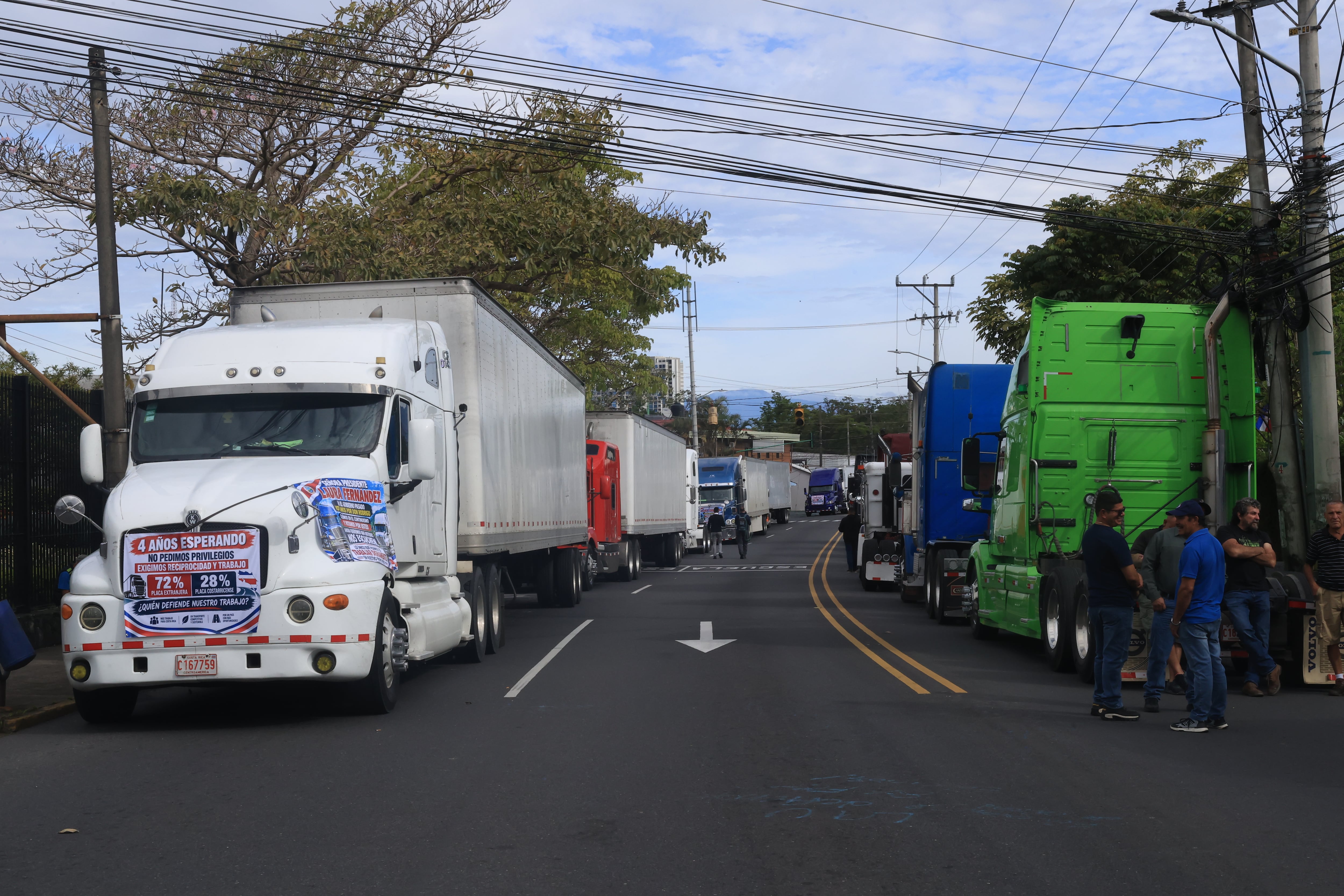 Protesta de transportistas genera cierres viales en los alrededores de Casa Presidencial