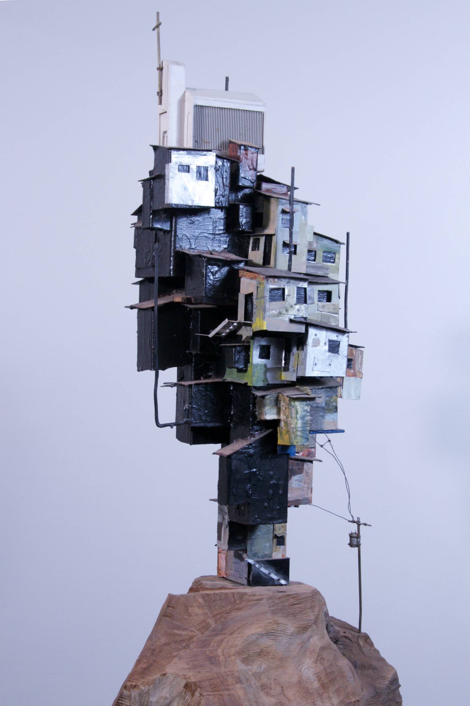 'El lado oscuro' es obra del artista Randall Chaves.