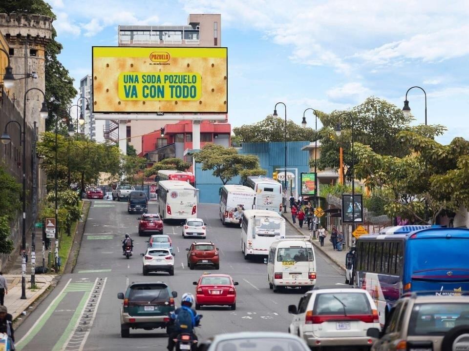 El grupo francés JCDecaux adquirió el 70% de la empresa publicitaria tica IMC, la cual tiene operación en el resto de países de Centroamérica.