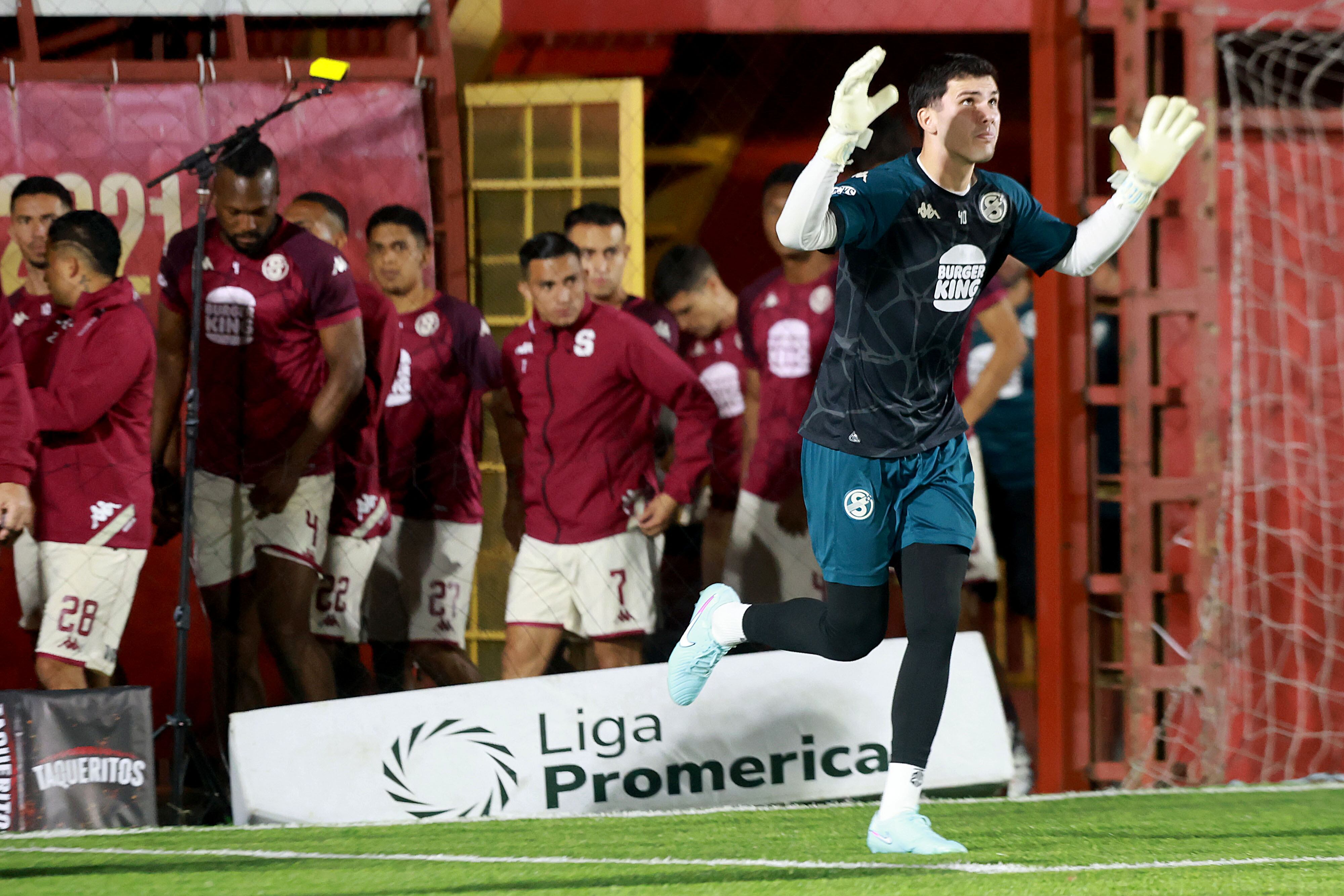 Juan Carlos Rojas trata de  mae  a Abraham Madriz y asegura que ya está callando bocas