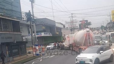 Choque provoca congestionamiento vial en San Pedro