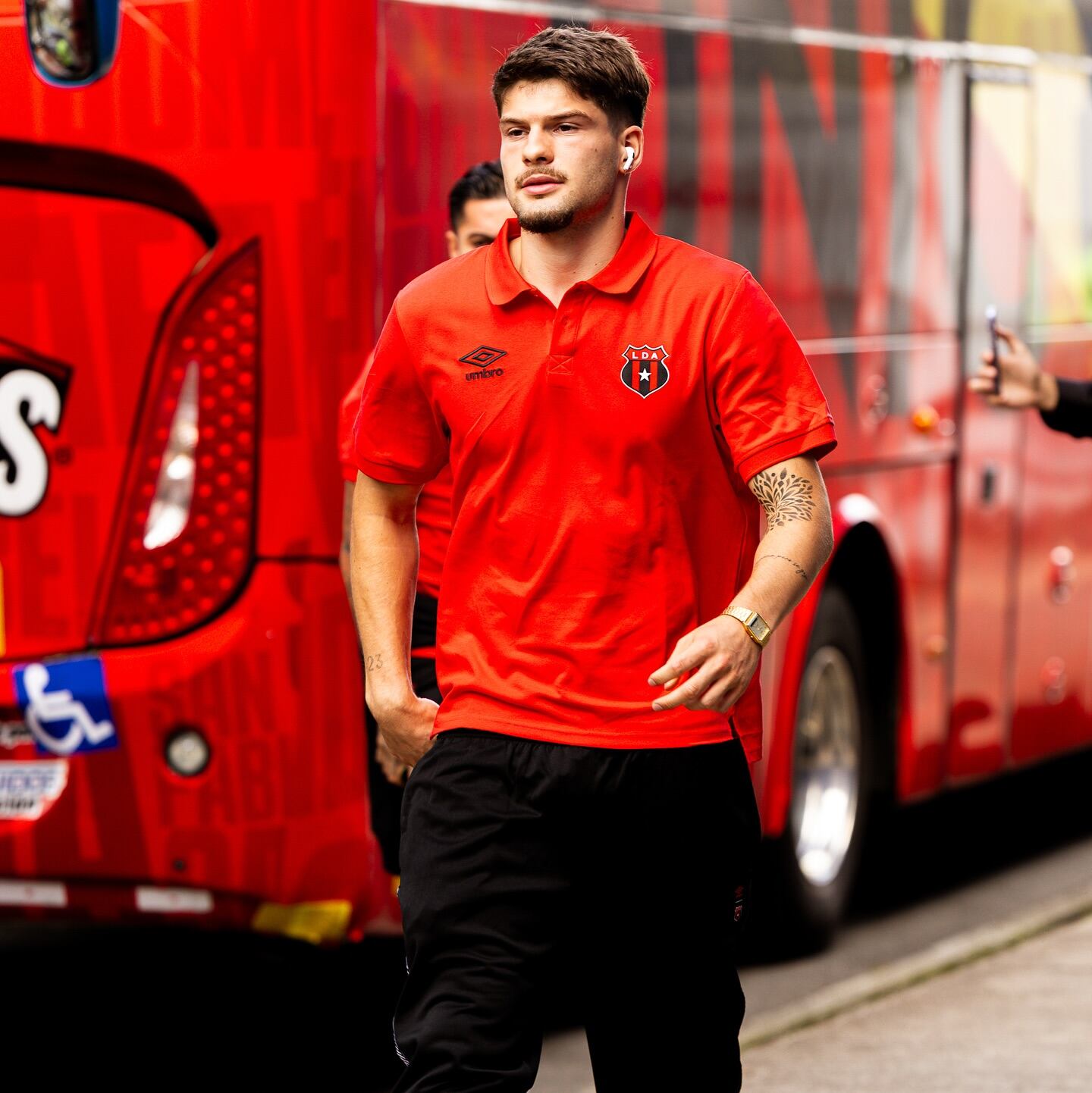 Elián Quesada firmó un contrato por dos años con Liga Deportiva Alajuelense.