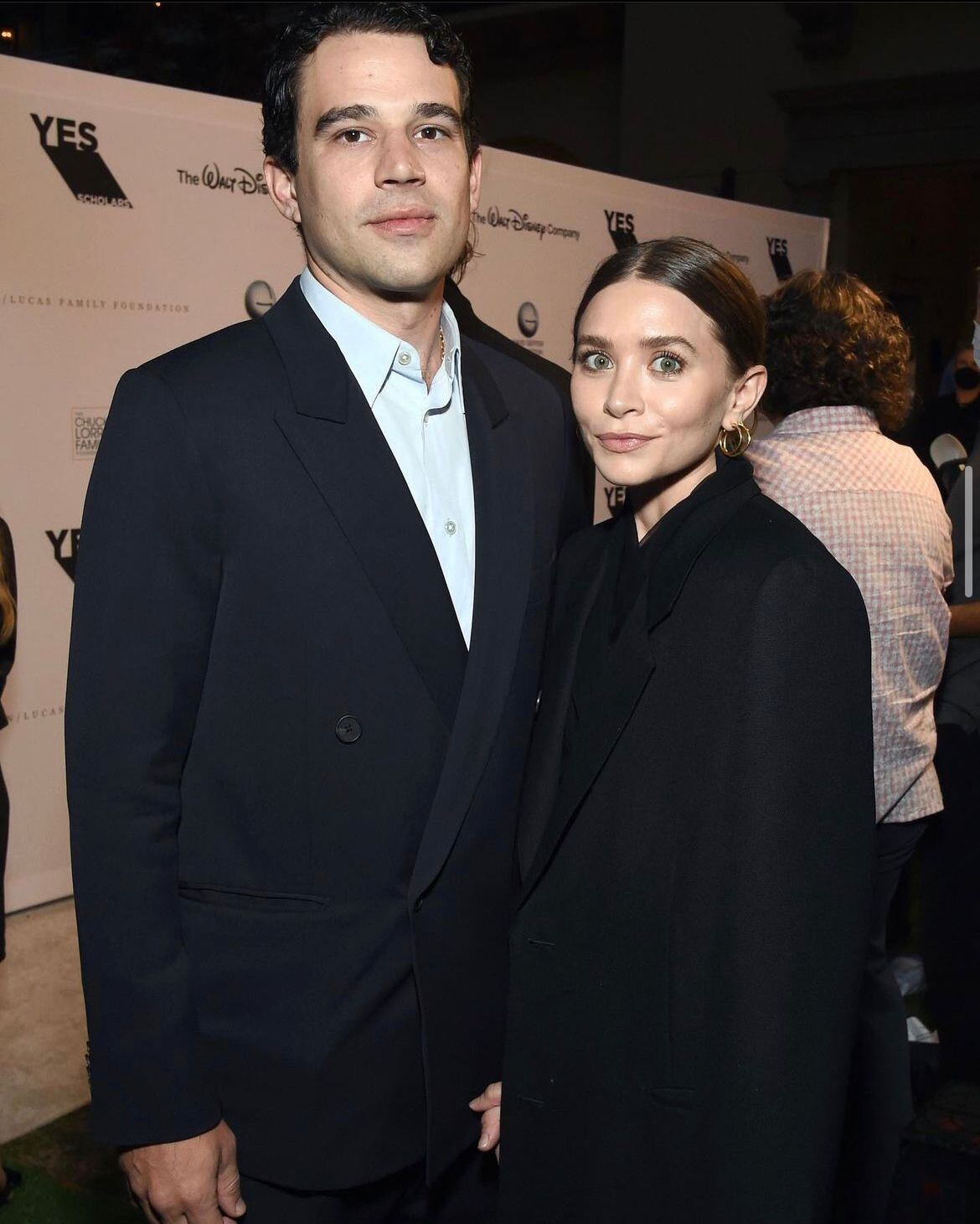 Ashley Olsen y Louis Eisner mantuvieron en secreto el embarazo de su primer hijo, quien nació hace meses en Nueva York