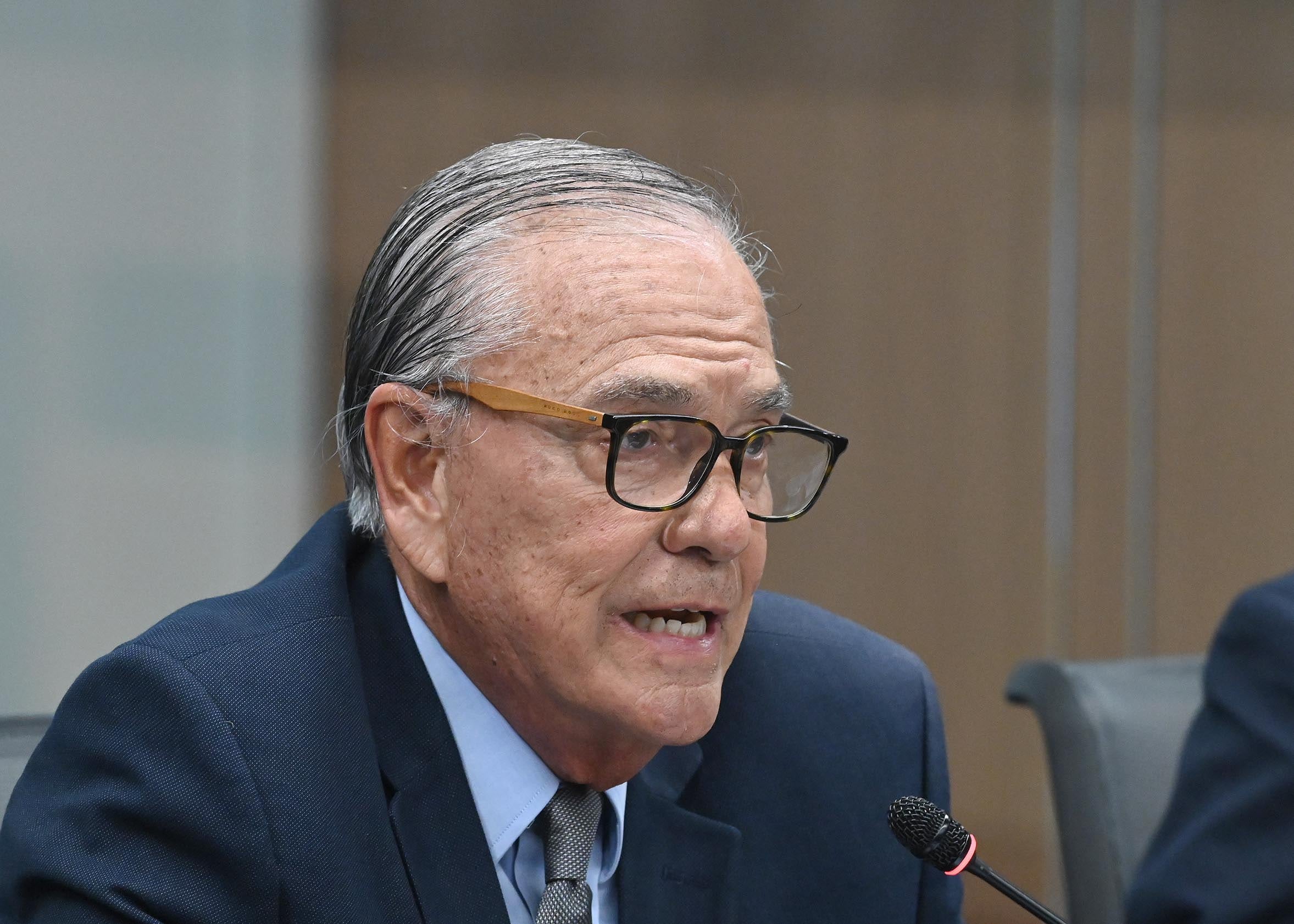 10 de julio del 2025. Asamblea Legislativa. 13:00 hrs. La Junta Directiva del Banco Nacional comparece ante la comisión legislativa de control de ingreso y gasto. Maximiliano Alvarado Ramírez (presidente), Noylin Cruz Suárez (vicepresidenta), Rolando Saborío Jiménez (secretario) y los directores María Brenes Quesada, María del Milagro Solórzano León, Anabelle Chaves Soto y Randall Monge Saborío. En la foto: Directivos respondieron las consultas de los diputados. Maximiliano Alvarado (izq) conversa con Rolando Saborío. Foto: Albert Marín