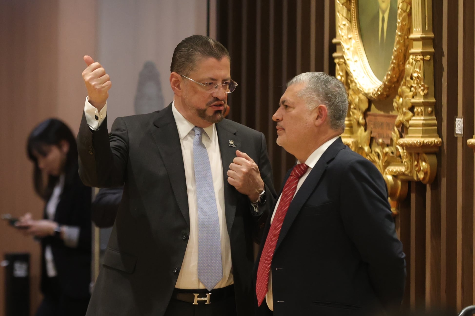 22/08/2025 El presidente de la República, Rodrigo Chaves, comparece hoy en el Salón de Expresidentes y Expresidenta de la República, ante la comisión legislativa especial encargada de determinar si procede abrirle una causa penal en su contra. y ministro de Cultura Jorge Rodríguez. Foto John Durán