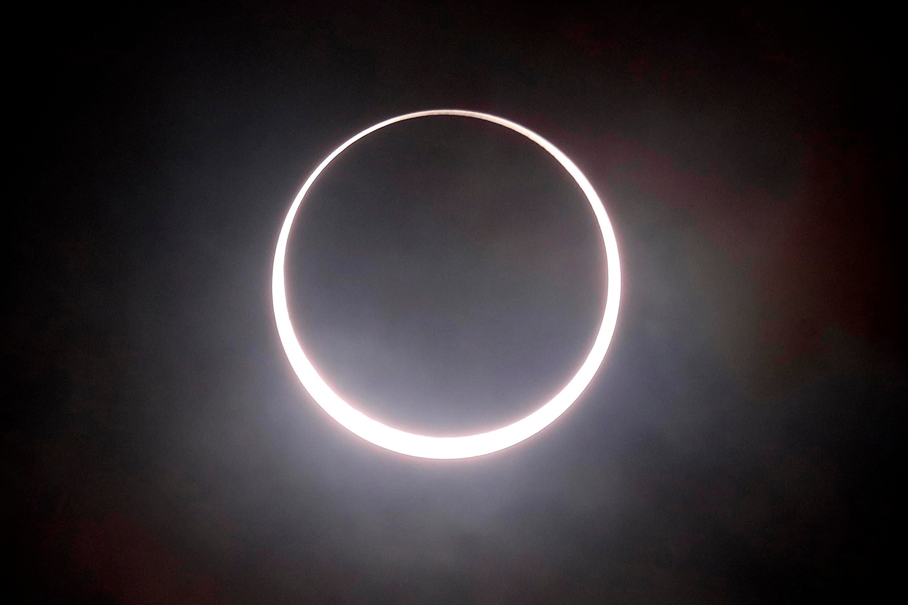 14/10/2023 Manzanillo, Limón. Desde muy tempranas horas del día se vivió este sábado, en el atlántico de nuestro país, un gran ambiente en relación con el esperado eclipse anular de sol. Cientos de costarricenses se trasladaron a las playas del caribe sur para contemplar el anunciado acontecimiento astronómico del año, desde la parcialidad esperada para entre alrededor de las 10:15 a.m. y 1:50 p.m., pero sobre todo el punto de mayor esplendor apenas unos minutos después del mediodía. Foto: Rafael Pacheco Granados
