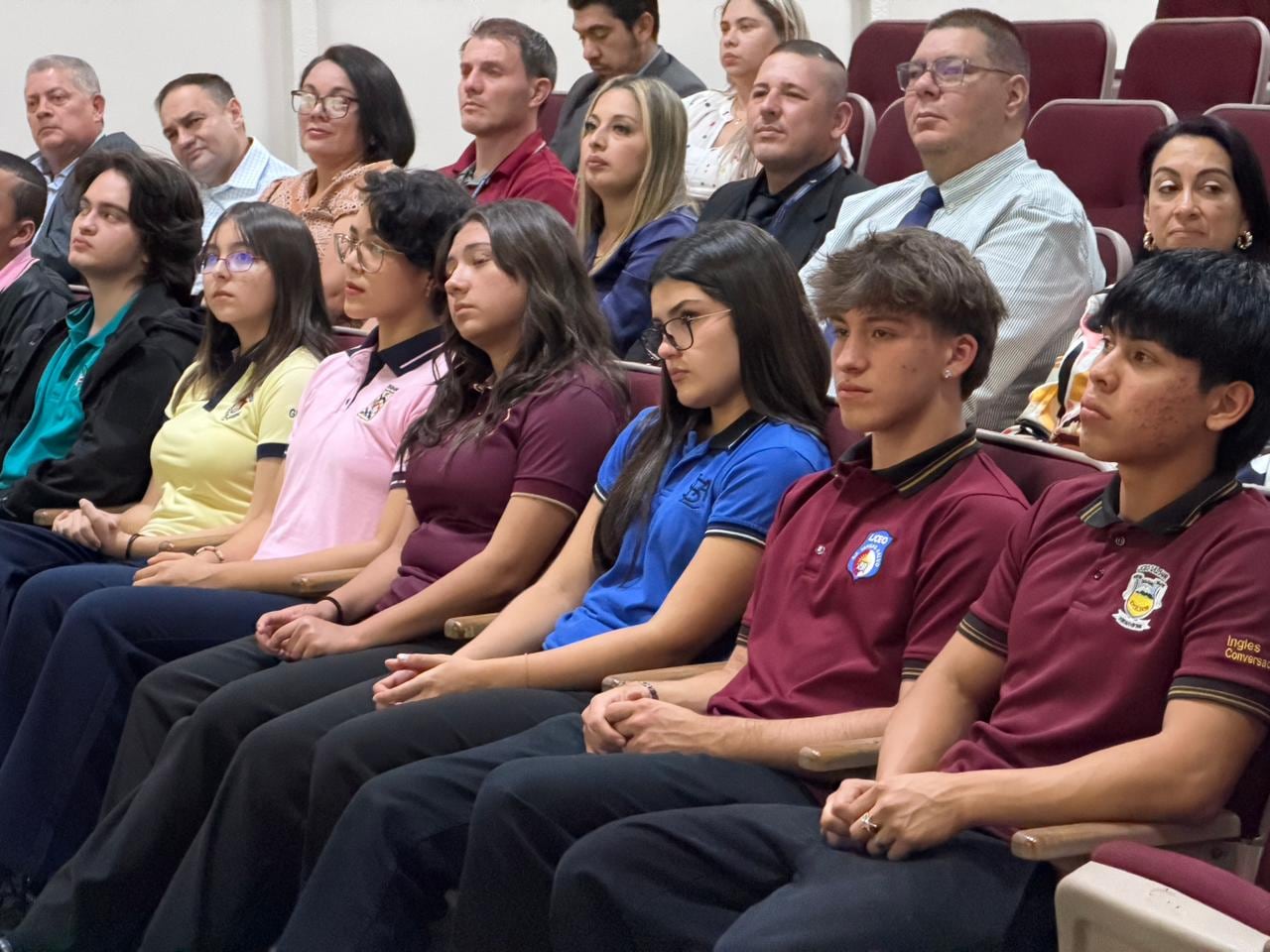 Algunos de los colegiales que irán a demostrar sus conocimientos a 'Antorcha' estuvieron presentes durante la conferencia de prensa en la que se comunicó el regreso del programa.