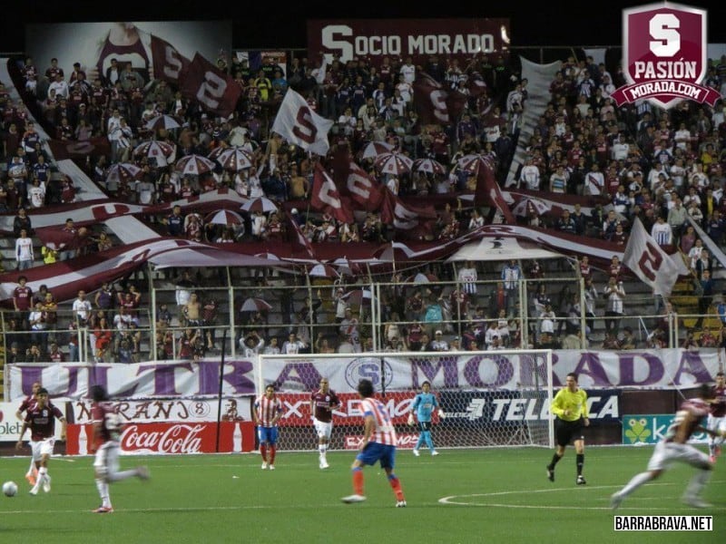 La Ultra apoyó a más no poder en el histórico partido de Saprissa contra el Atlético de Madrid, en agosto del 2012.
