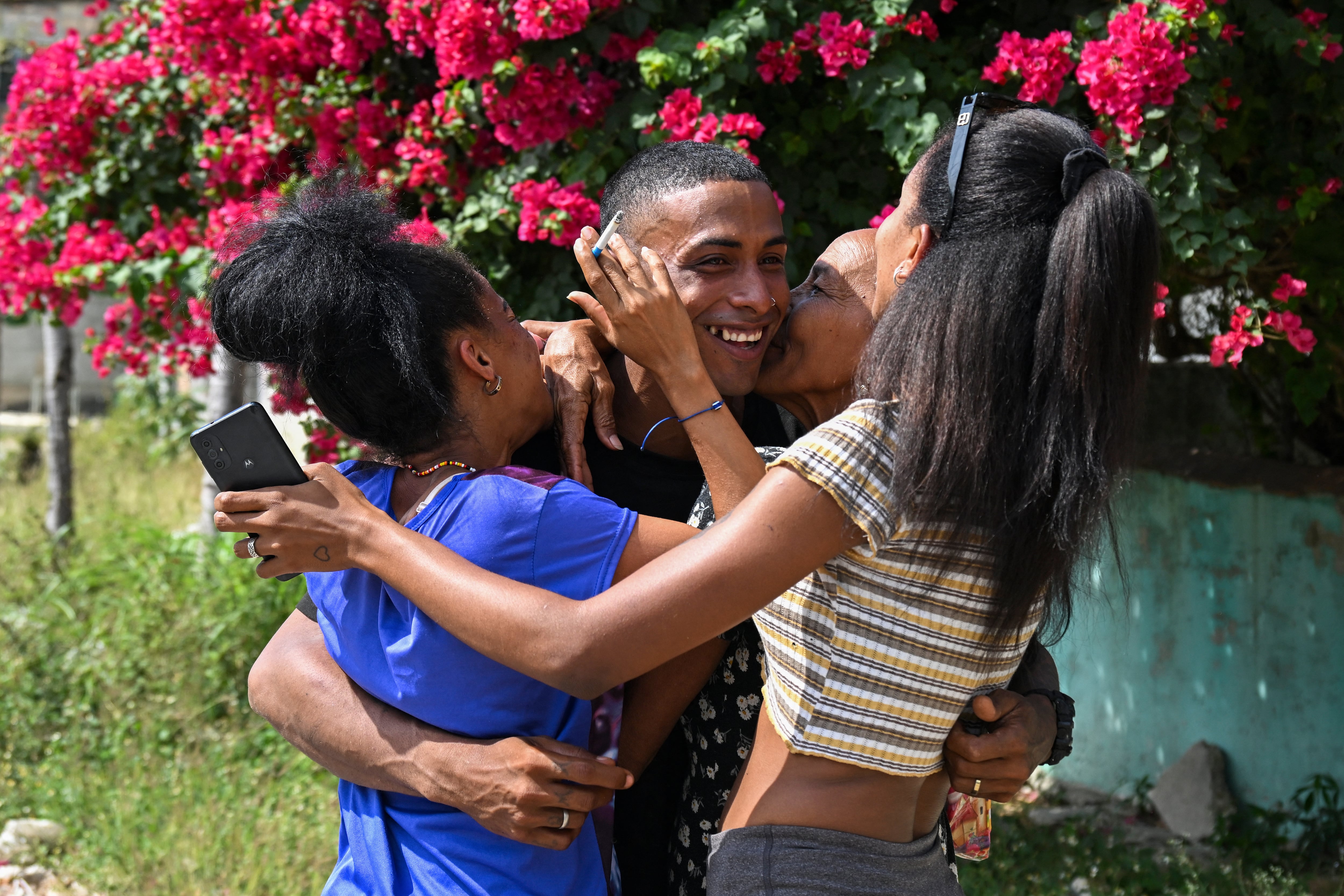 Cuba inicia la liberación de presos políticos como parte de un acuerdo con el Vaticano, el histórico mediador entre ambos países.