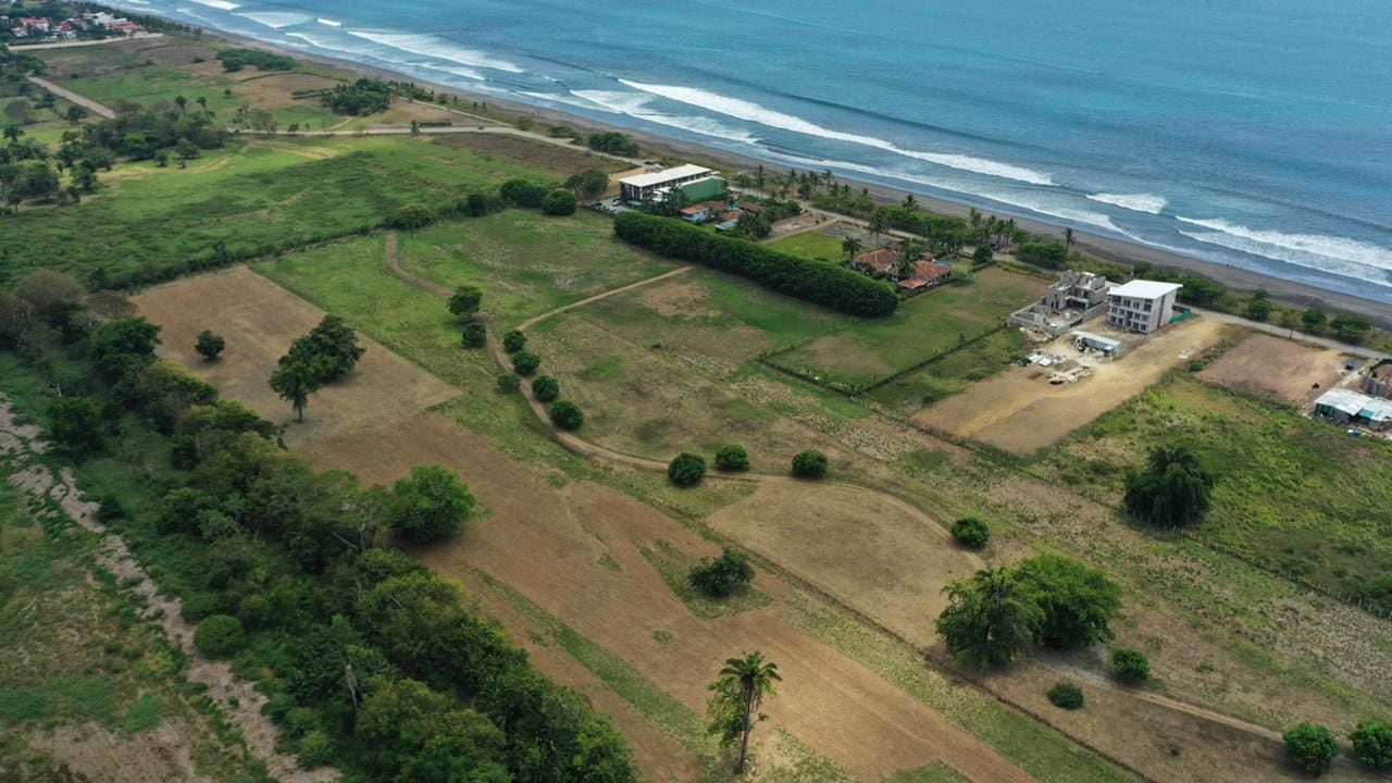 Vista de obras que fueron acreditadas dentro de los límites del Humedal Laguna Pochotal en Playa Hermosa en Garabito, Puntarenas. Fotografía: Cortesía, Wálter Brenes Soto.
