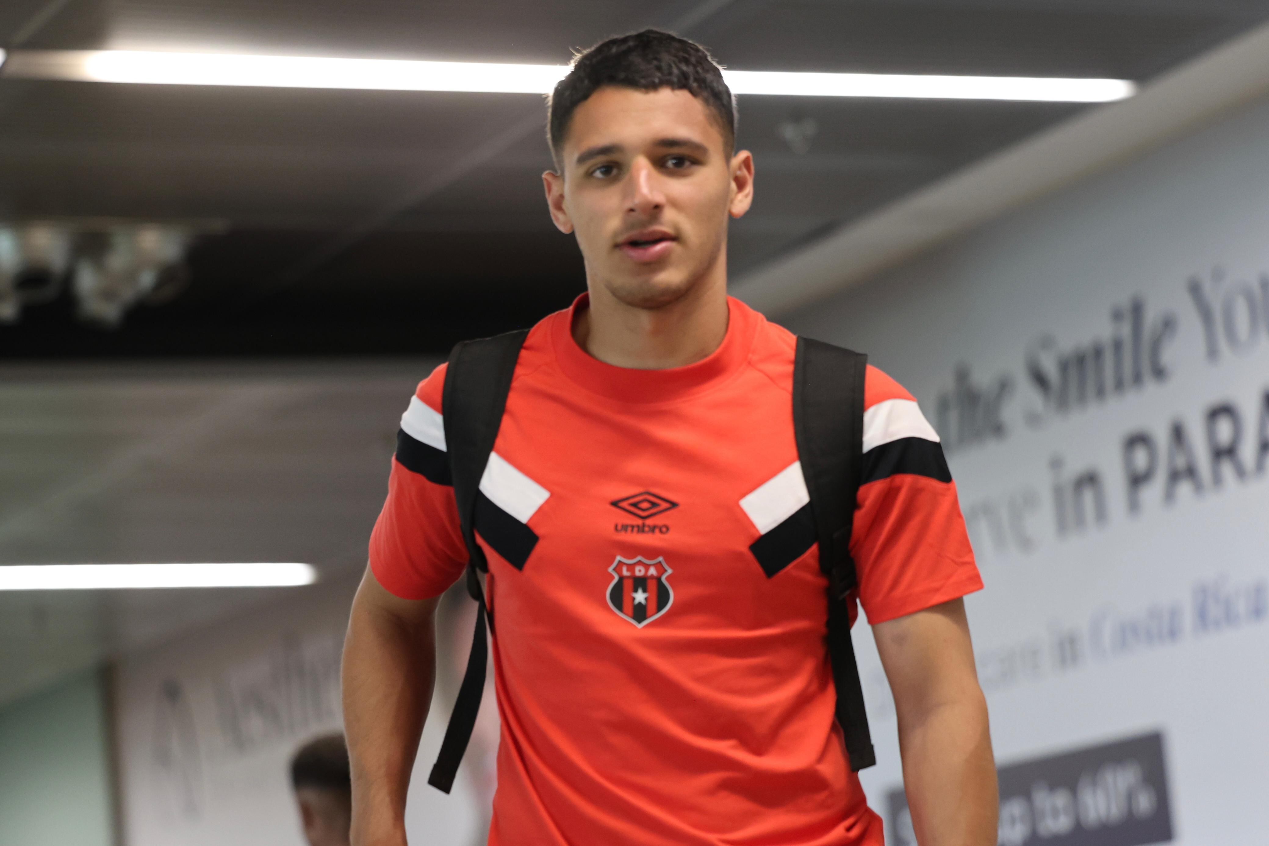 Doryan Rodríguez es uno de los jugadores que Liga Deportiva Alajuelense llevó a El Salvador.