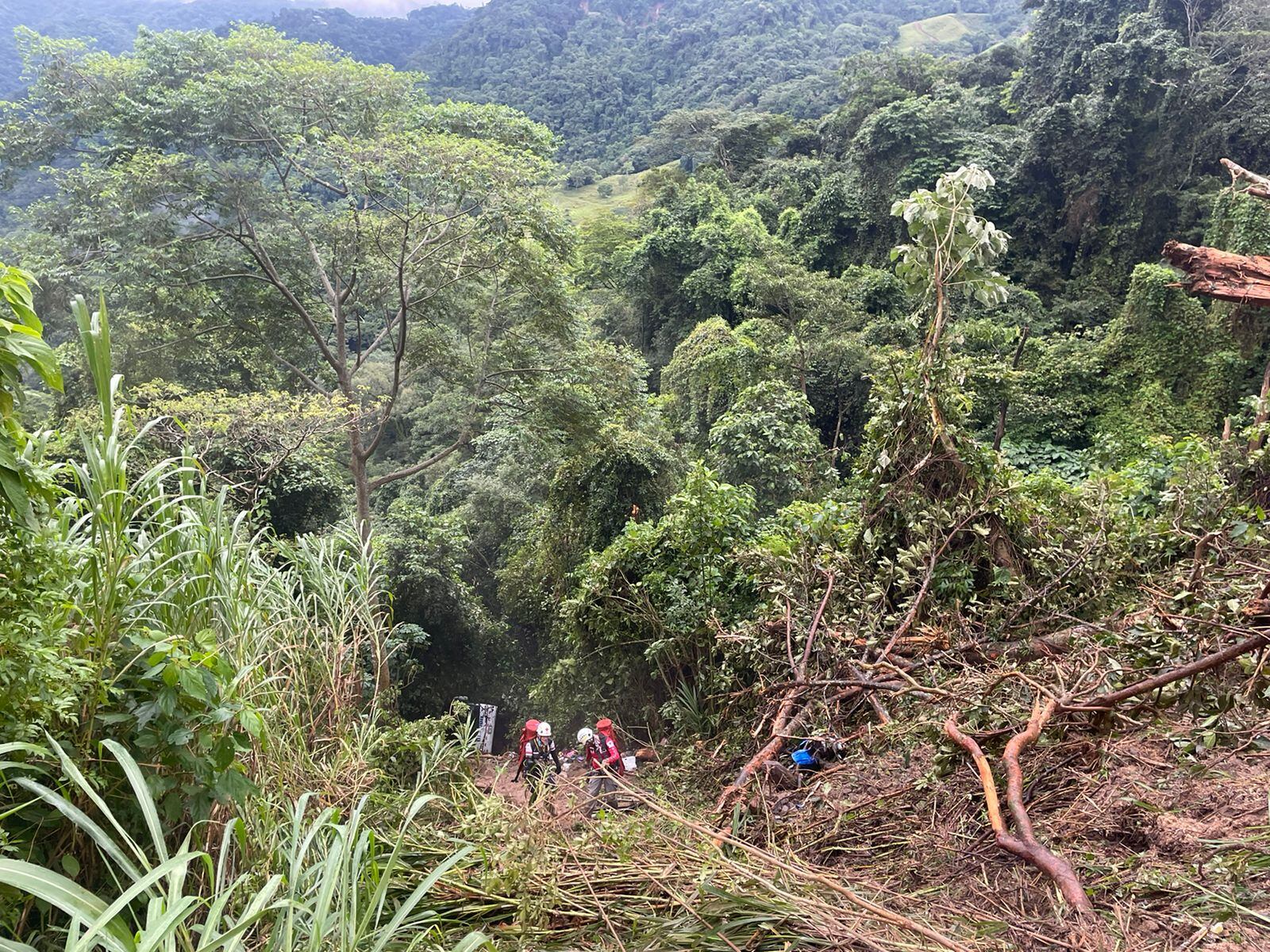 Toda una logística está detrás de rescates para emergencias como la ocurrida en Cambronero, con el fin de lograr una operación exitosa aún en medio de condiciones muy difíciles. Foto: Cortesia Cruz Roja.