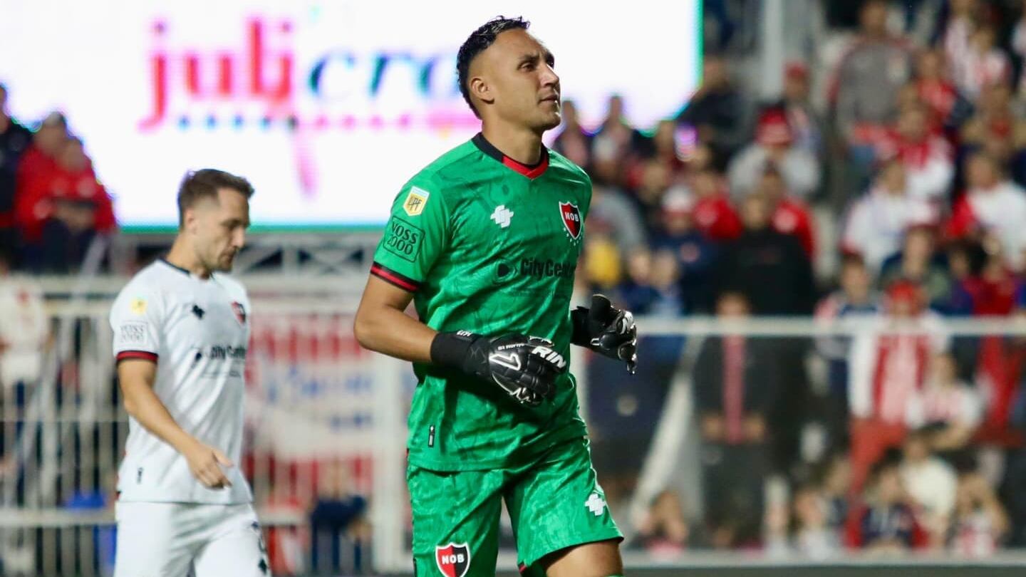 Keylor Navas, portero del Newell’s Old Boys protagonizó un hermoso momento durante el juego contra Huracán. Facebook NOB.