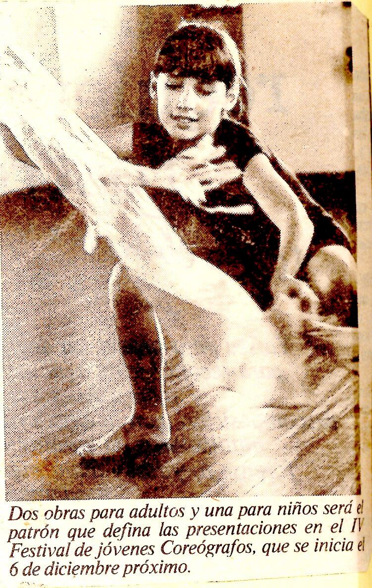 Niña practicando danza contemporánea en 1984, para la tercera edición del Festival de Coreógrafos.
