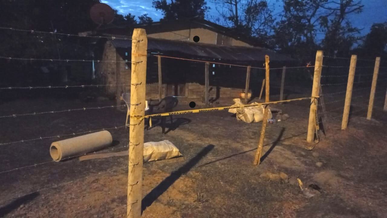 En esta vivienda de San Miguel de Cariari, dos hombres fueron asesinados con escopeta calibre 12. El caso está en investigación. Foto: Reiner Montero.